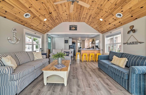 Prudenville Cabaña | Charming Modern Cottage on Houghton Lake!