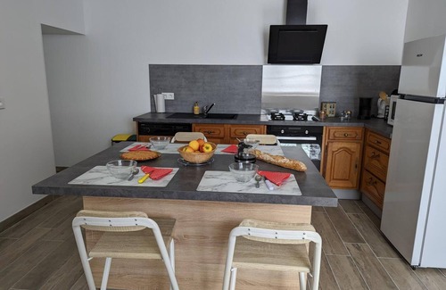 Puyreaux Cabaña | Casa espaciosa y luminosa con patio privado y todas las comodidades en un tranquilo pueblo de Charente