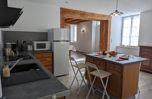 Puyreaux Cabaña | Casa espaciosa y luminosa con patio privado y todas las comodidades en un tranquilo pueblo de Charente