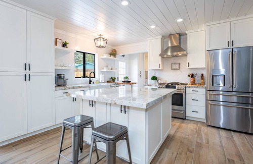 Coconino Estates Casa | Charming Modern Farmhouse In The Pines