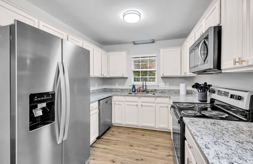 Winston - Salem Casa | Charming & Modern Home / Prime Location / Sleeps 8