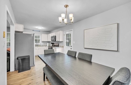 Winston - Salem Casa | Charming & Modern Home / Prime Location / Sleeps 8