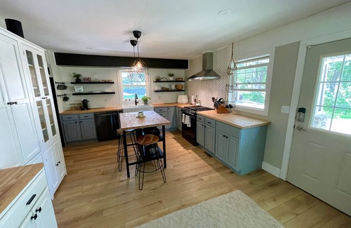 Minnetonka Casa | Charming & Modern Rambler