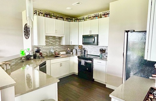 Sheboygan Condominio | Charming, Modern Riverfront 2-bedroom South Pier, Sheboygan Condo