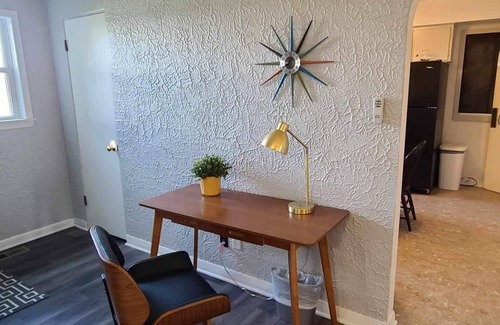 Mount Pleasant Casa | Charming Modern 1950s Mid-Century Ranch.