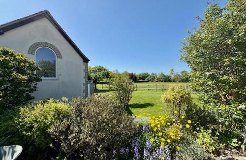West Knoyle Casa | Charming modernized country cottage Near Mere, Wiltshire