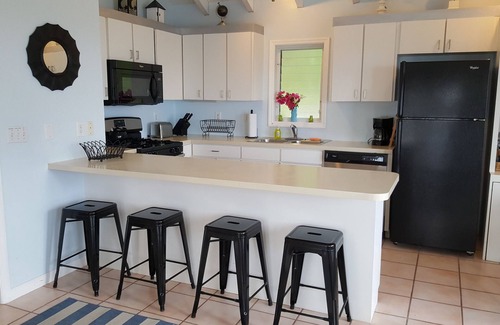 Hart Bay Cabaña | Charming Moonsong Cottage One Bedroom in Chocolate Hole Offers Hot Tub & Views!