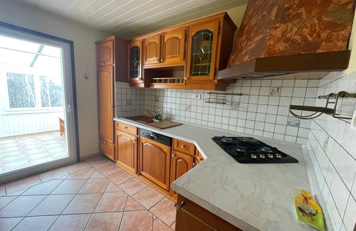 Anould Cabaña | Acogedor Pabellón Rural con Vistas a la Montaña y WiFi Gratis en Anould