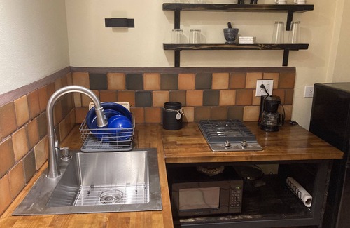 Rincon Apartamento | Ahora $ 75 / noche - Wifi gratuito, estudio con aire acondicionado, 1 a 3 personas