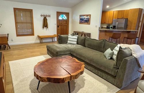 Hailey Casa | Charming Mountain Getaway in Heart of Hailey + Gorgeous Yard & Hot Tub!