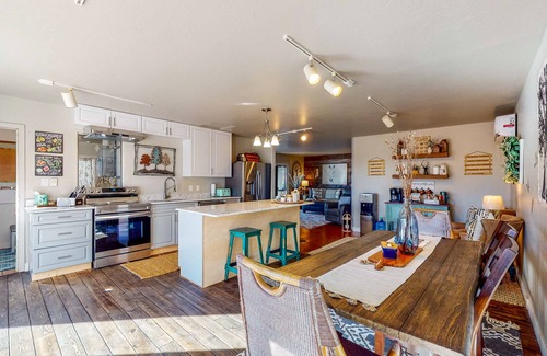 Rye Casa | Charming Mountain Stay w/ Enclosed Yard & Grill