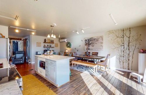 Rye Casa | Charming Mountain Stay w/ Enclosed Yard & Grill