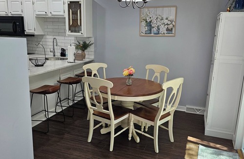 Lake Harmony Estates Casa | Charming Mountain & Lake Townhouse – Ski, Hike, or Unwind in Any Season!