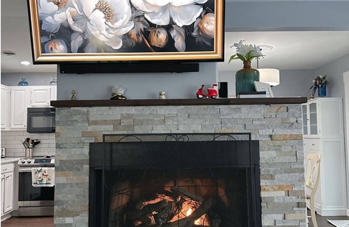 Lake Harmony Estates Casa | Charming Mountain & Lake Townhouse – Ski, Hike, or Unwind in Any Season!
