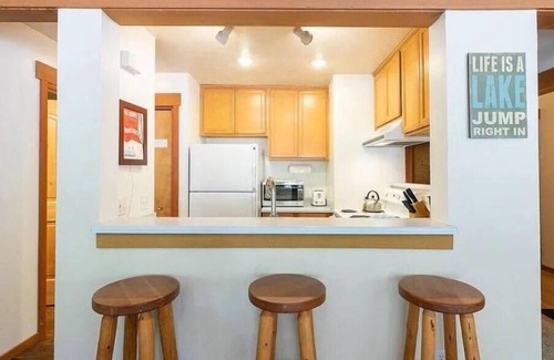 Tahoe Woods Condominio | Charming Mtn Chalet (Studio), near lake & ski