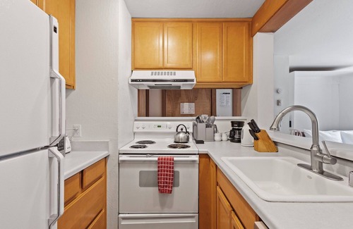Tahoe Woods Condominio | Charming Mtn Chalet (Studio), near lake & ski