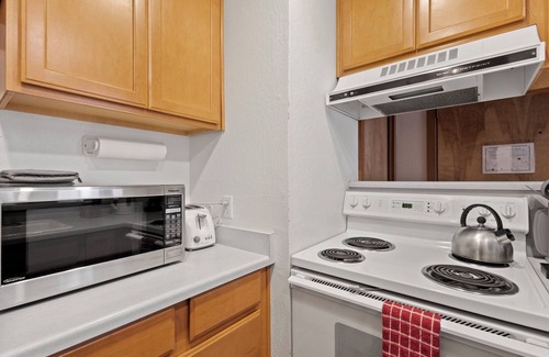 Tahoe Woods Condominio | Charming Mtn Chalet (Studio), near lake & ski