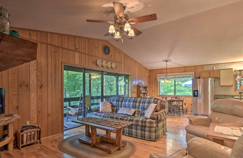 Upper Peachtree Casa | Charming Murphy House w/ 2 Decks Near Trails!