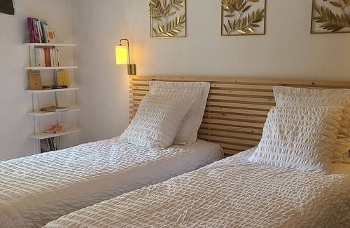 Blain Cama Y Desayuno | Escapada Natural: Suite de Lujo con Jardín, Sala de Yoga y Equipamiento Ecológico