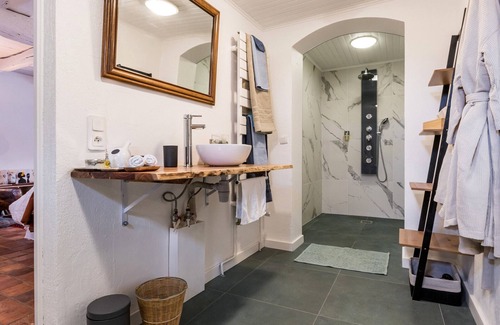 Blain Cama Y Desayuno | Escapada Natural: Suite de Lujo con Jardín, Sala de Yoga y Equipamiento Ecológico