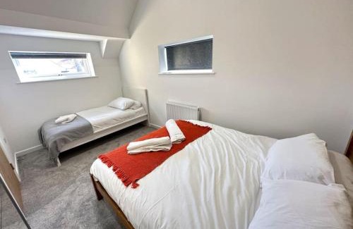 Headington Casa | Charming New 2BR Detached House-Central Headington- Wi-Fi, Netflix, Top Location