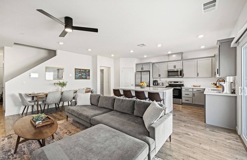 Southwestern Sacramento Casa | Charming new 3-bedroom house in Elk Grove with AC, WiFi, EV Charging, ROKU