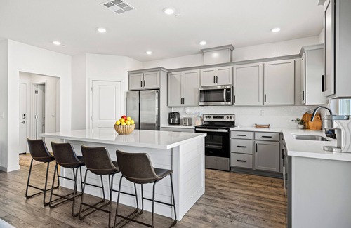Southwestern Sacramento Casa | Charming new 3-bedroom house in Elk Grove with AC, WiFi, EV Charging, ROKU