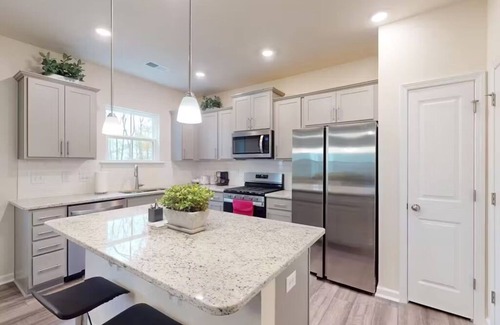 Raleigh Casa | Charming new 3-bedroom house in Raleigh w/weekly 15% & monthly 30% discounts