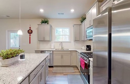 Raleigh Casa | Charming new 3-bedroom house in Raleigh w/weekly 15% & monthly 30% discounts