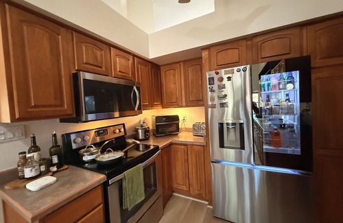 Equestrian Custom Estates Casa | Charming new stylish luxury Master room in sunny Phoenix with shared kitchen