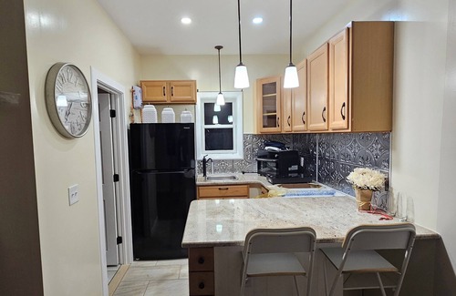 Plymouth Cabina | Charming newly constructed 1-bedroom cabin on White Horse Beach with AC/WiFi/TV