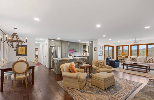 Highlands Casa | Charming newly renovated cottage, incredible mountain views, walk to town