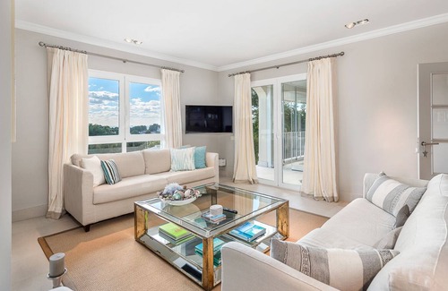 Portals Nous Villa | Encantadora villa recién renovada para 6 personas con piscina y vistas al mar.