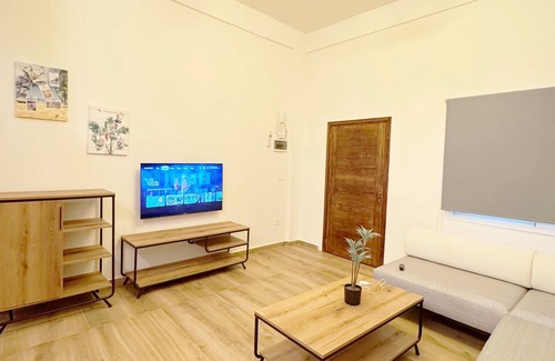 Achrafieh Apartamento | Charming newly renovated Apt in the heart of Beirut/Private entrance & Terrace