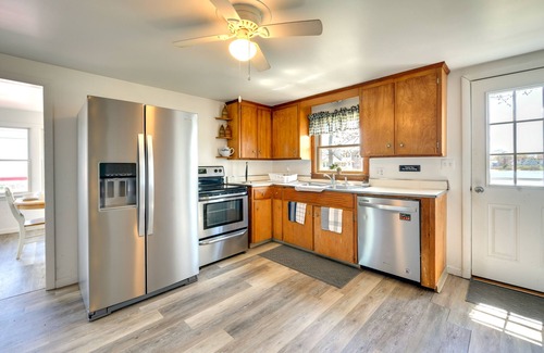 Niantic Cabaña | Charming Niantic Vacation Rental: Walk to Beach!