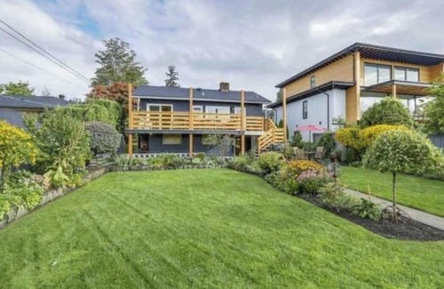 Grand Boulevard Casa | Charming North Van Place