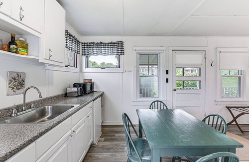 New Suffolk Apartamento | Charming North Fork Cottage, Steps to Waterfront