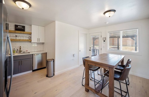 West End Casa | Charming North Tacoma Home – 2 Bedrooms, WiFi & More