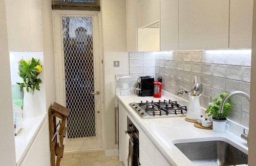 Holland Park Apartamento | Charming Notting Hill 2 Storey Flat with Terrace with Private Entrance