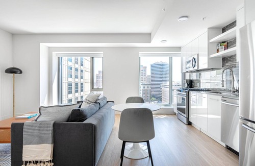 Downtown Oakland Apartamento | Charming Oakland 1BR w/ AC, W/D, Sky Deck, next to BART, by Blueground