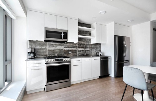 Downtown Oakland Apartamento | Charming Oakland 1BR w/ AC, W/D, Sky Deck, next to BART, by Blueground