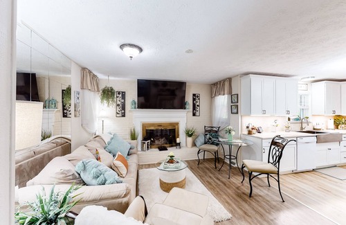 Swannanoa Casa | Charming Oasis w/ Alfresco Dining, 3 Smart TVs, Gas Grill & Gym