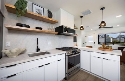 Del Mar Apartamento | Charming Ocean View 2-bedroom apartment with AC in Del Mar!