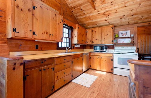 Siasconset Casa | Charming Ocean View Cottage in Sconset