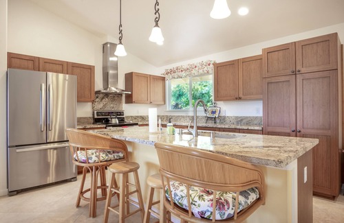 Kona Palisades Casa | Charming ocean-view home with large lanai, washer/dryer, & grill - snowbirds OK