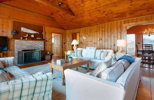 Siasconset Casa | Charming Oceanfront Cottage - 8 Minute Walk to Sankaty Head Lighthouse