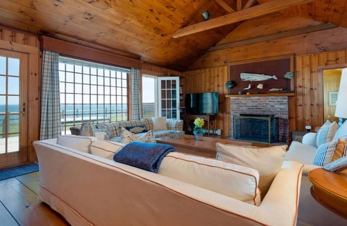 Siasconset Casa | Charming Oceanfront Cottage - 8 Minute Walk to Sankaty Head Lighthouse