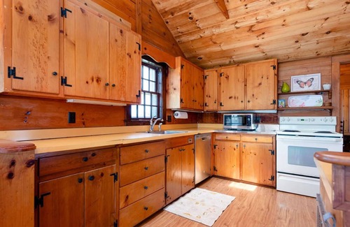 Siasconset Casa | Charming Oceanfront Cottage - 8 Minute Walk to Sankaty Head Lighthouse