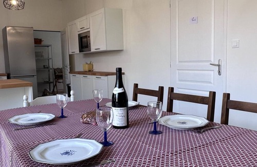 Jaligny-sur-Besbre Cabaña | Encantadora Casa Antigua con Jardín y WiFi, Cerca de Vichy