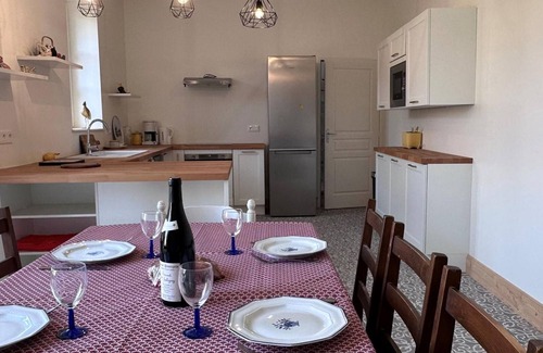 Jaligny-sur-Besbre Cabaña | Encantadora Casa Antigua con Jardín y WiFi, Cerca de Vichy
